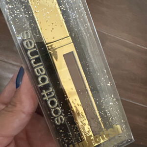 Scott Barnes Lip Fetish